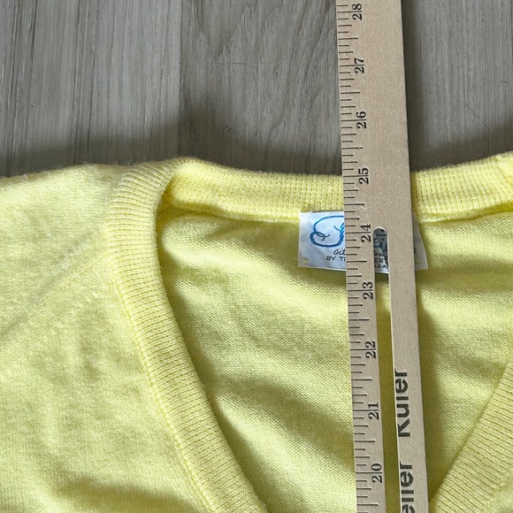 Vintage Yellow Pickering Sweater Mens M Showboat Casino Pullover V-Neck - Picture 7 of 7